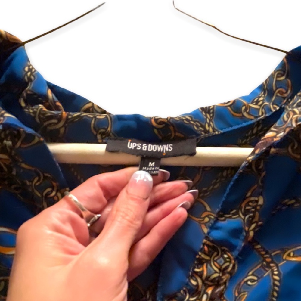 SOLD ❤️Ups & Downs Woman’s Blue & Gold Chain Patterned High Low Ruana Kimono - Picture 7 of 9